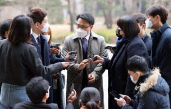 공수처, 김학의 사건 검찰로 재이첩…“수사할 여건 안 돼“