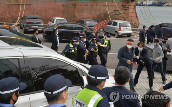 울릉군민들이 해양수산부 장관 차 앞에 몸을 던진 이유는