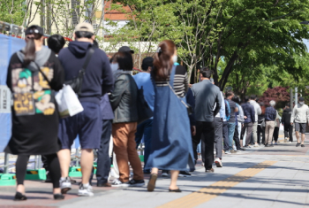 전날보다 263명↑, 신규 775명…“코로나보다 방심이 더 치명적“