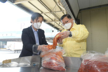 '알몸 배추' 이어 이번엔 '식중독균'까지…커지는 중국산 김치 불신