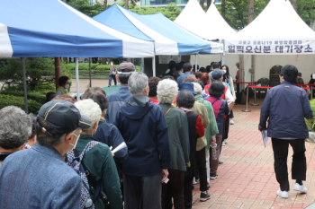 75세 이상 백신 예약방식 변경...8일부터 지자체 대신 '개별 접수'