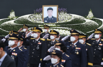 '울산 화재 순직' 노명래 소방관 영결식…“지켜주지 못해 미안해“