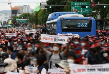 민주노총, 장소 바꿔서 집회 강행…경찰 “주최자 수사 착수“