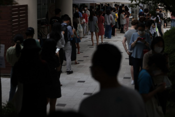 수도권 4단계 격상, 사실상 '통행금지'…저녁엔 3명모임 못한다