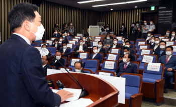 “지도부 흔들지 말라“ “누가 흔들었느냐“ 국민의힘 의총서 격론