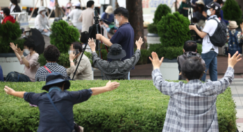 도심 한복판서 “주여!!“…서울시, 사랑제일교회 관계자들 고발