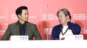 '26회 BIFF' 최민식·박해일·임상수의 유쾌한 동행…개막작 '행복의 나라로'  