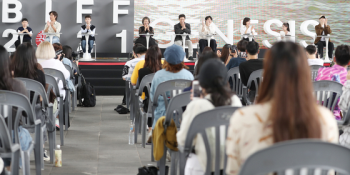 반환점 돈 부국제…무사고 방역 속, 변함없는 '영화사랑' 확인