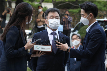 '화천대유 대주주' 김만배 구속영장 기각…“구속 필요성 소명 안돼“