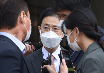 '고발사주 의혹' 손준성 검사, 공수처 조사 13시간 만에 귀가 