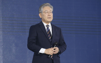 이재명 “윤석열 축하, 차기 대선은 정책·비전 중심되길“