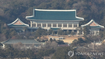 문 대통령 딸 청와대 거주 공방…국민의힘 “부모찬스“ vs 청와대 “위법 없다“