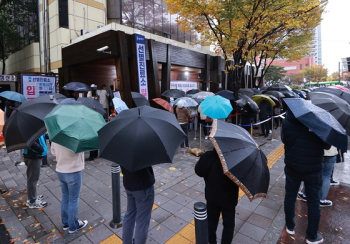 신규 1715명…계속되는 네 자릿수 '확산 지속'