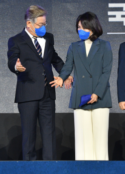 이재명·김혜경 오늘 프로야구 관람…9일만에 첫 공개행보