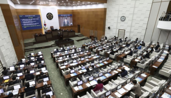 오세훈 야심작 '헬스케어·안심소득' 예산 전액 삭감…막 오른 예산안 전쟁