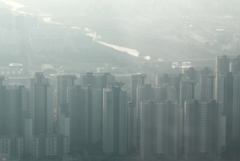 날씨 포근하지만, 서쪽 미세먼지 말썽…출근길 짙은 안개