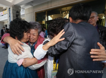 “이산가족 상봉 사실상 5년 남아“...고향 방문 수요 늘어