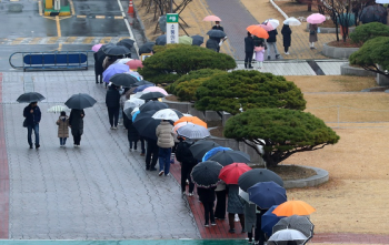 사망·위중증 연일 최고치…다음주 '특단의 대책' 뭐가 나올까 