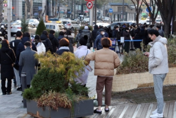 위중증·사망자 모두 역대 최다…머뭇거리다 '특단의 조치'도 늦었다