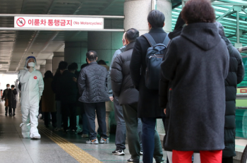 전문가 “오미크론 본격 유입되기 전 최악 상황 대비해야“