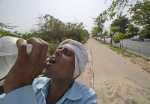 “지옥에 사는 것 같다“ 50도 육박 폭염에 신음하는 인도·파키스탄