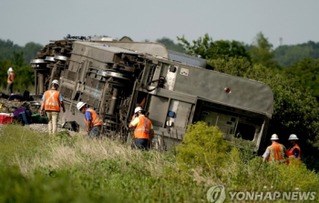 미국 미주리서 열차-트럭 충돌해 3명 사망…“건널목에 차단기 없어“
