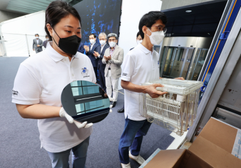 삼성전자, 세계 최초 '3나노 반도체' 출하…“TSMC보다 빨랐다“