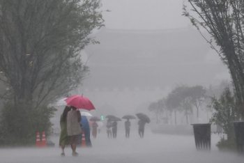 출근길 수도권에 다시 폭우…“시간당 50~100㎜ 매우 강한 비“