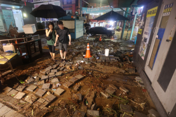 중대본 “서울 관악구 반지하 주택 침수로 10대 포함 3명 숨져“