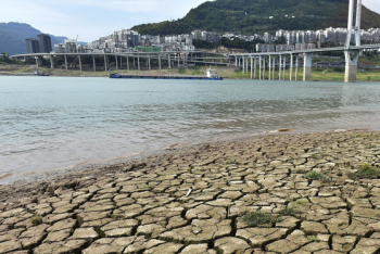 60년만 최악 폭염…중국, '팔당댐 저수량 2배' 5억톤 방류
