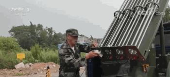[영상] 가뭄에 말라가는 중국…단비 위해 '인공강우 로켓' 날렸다