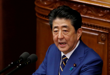 아베 국장 예산으로 24억원…일본인 53% “국장 반대“