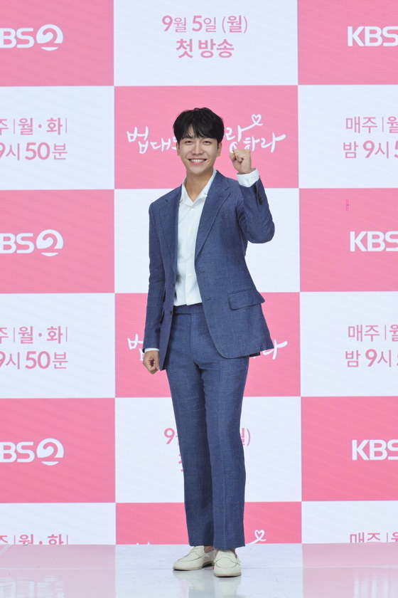 KBS 2TV 새 월화극 '법대로 사랑하라' 제작발표회에 참석한 배우 이승기. 사진=KBS