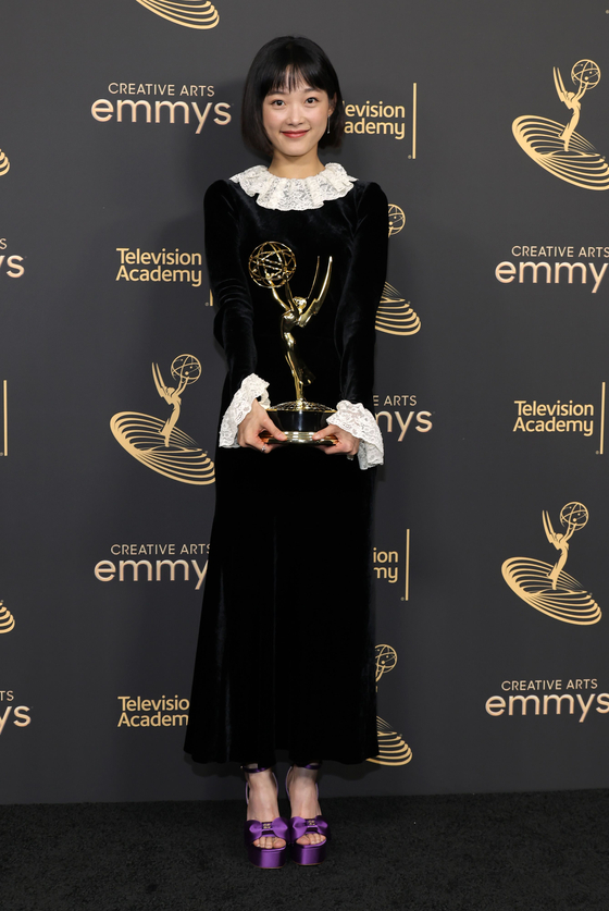 LOS ANGELES, CALIFORNIA - SEPTEMBER 04: Lee Yoo-mi, winner of the Outstanding Guest Actress in a Drama Series award for ?Squid Game,? attends the 2022 Creative Arts Emmys at Microsoft Theater on September 04, 2022 in Los Angeles, California.   Amy Sussman/Getty Images/AFP == FOR NEWSPAPERS, INTERNET, TELCOS & TELEVISION USE ONLY ==   〈저작권자(c) 연합뉴스, 무단 전재-재배포 금지〉