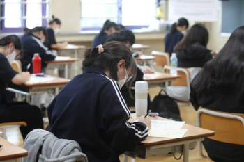 컴퓨터 기반 첫 고2 학업성취도 평가 접속 장애로 중단