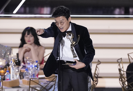 Hwang Dong-hyuk accepts the Emmy for outstanding directing for a drama series for &#34;Squid Game&#34; at the 74th Primetime Emmy Awards on Monday, Sept. 12, 2022, at the Microsoft Theater in Los Angeles. (AP Photo/Mark Terrill) 091222128375    〈저작권자(c) 연합뉴스, 무단 전재-재배포 금지〉