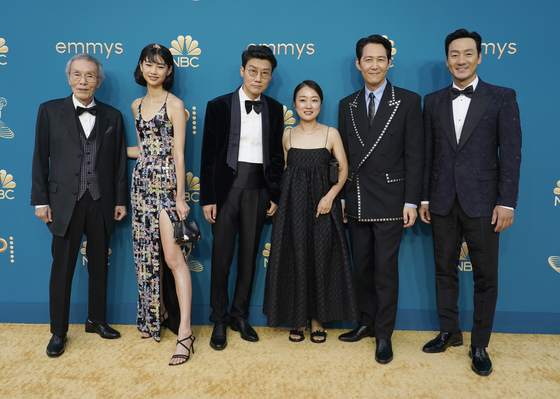 O Yeong-su, from left, Jung Ho-yeon, Hwang Dong-hyuk, Kim Ji-yeon, Lee Jung-jae, and Park Hae-soo arrive at the 74th Primetime Emmy Awards on Monday, Sept. 12, 2022, at the Microsoft Theater in Los Angeles. (AP Photo/Jae C. Hong) 091222128375    〈저작권자(c) 연합뉴스, 무단 전재-재배포 금지〉