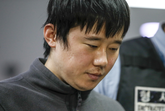 오늘(21일) '신당역 스토킹 살인범' 전주환이 남대문경찰서에서 검찰로 이송되고 있다. 〈사진=공동취재〉