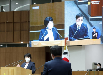 김동연-국힘, 첫 도정질문에서 인사 문제로 설전