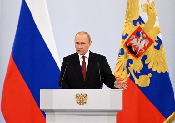  블라디미르 푸틴 러시아 대통령이 30일 모스크바의 붉은 광장에서 우크라이나의 4개 점령 지역을 러시아로 병합하기 위한 기념 행사에서 연설하고 있다. (사진=로이터/연합뉴스)