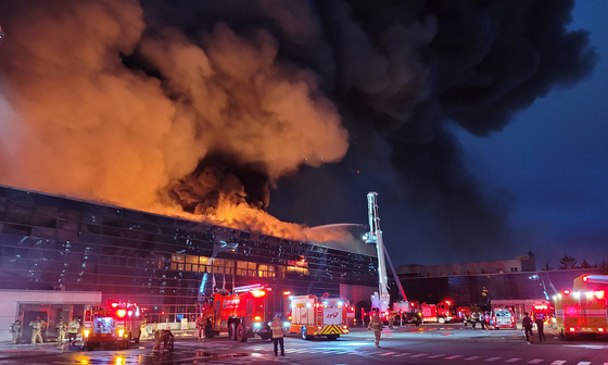 4일 오후 경북 구미시 구포동 한 공장에서 화재가 발생했다. 〈사진=경북소방본부 제공〉