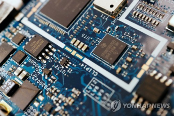 미, 반도체장비·AI 칩 중국 수출통제..삼성·SK는 별도심사 받을듯