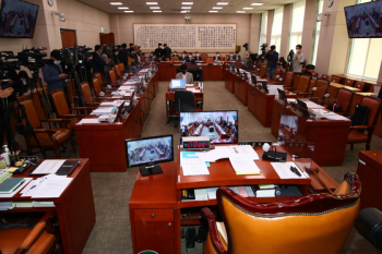 감사원 국감, 여야 기싸움에 10분도 안돼 파행됐다 재개