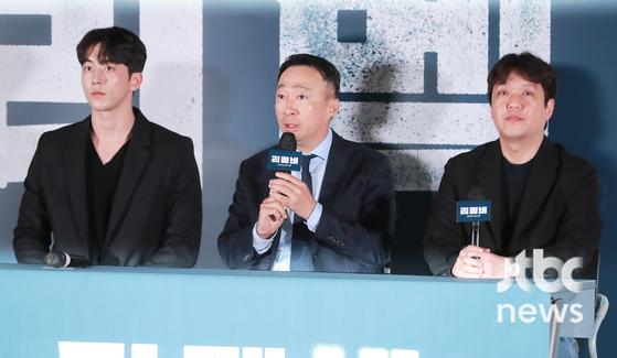 배우 남주혁, 이성민, 이일형 감독이 12일 서울 용산구 CGV 용산아이파크몰에서 열린 영화 '리멤버(이일형 감독)' 시사회에서 질문에 답하고 있다. | 박찬우 기자 park.chanwoo@jtbc.co.kr 〈사진=JTBC엔터뉴스〉