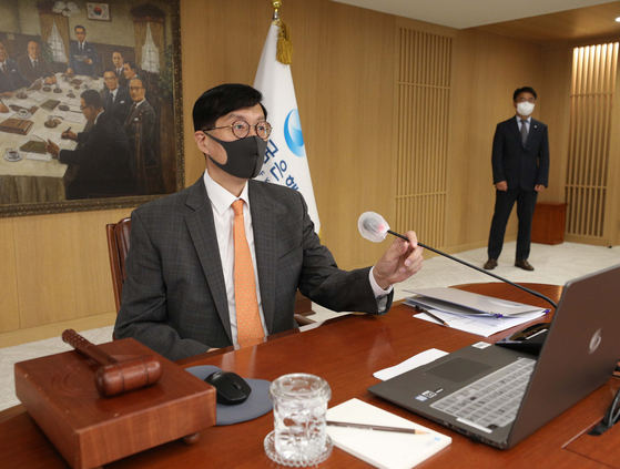 이창용 한국은행 총재가 12일 오전 서울 중구 한국은행에서 열린 금융통화위원회 정례회의를 주재하고 있다. 〈사진=사진공동취재단〉