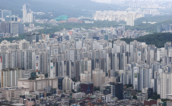 전국 아파트값 사상 최대폭 하락, 서울은 10년여만