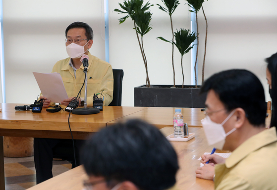 이종호 과학기술정보통신부 장관이 16일 오전 경기도 성남시 분당구 삼평동 SK 판교캠퍼스 B동에서 열린 SK C&C 데이터센터 화재 관련 간담회에서 발언하고 있다. (사진=연합뉴스)