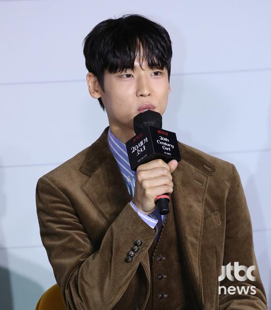 19일 오전 서울 CGV 용산아이파크몰에서 넷플릭스 오리지널 영화 '20세기 소녀' 제작보고회가 진행됐다. 방우리 감독과 함께 배우 김유정 변우석 노윤서 박정우가 참석해 영화에 대한 다채로운 이야기를 전했다. 영화는 21일 공개된다. | 김진경 기자 kim.jinkyung@jtbc.co.kr 〈사진=JTBC엔터뉴스〉