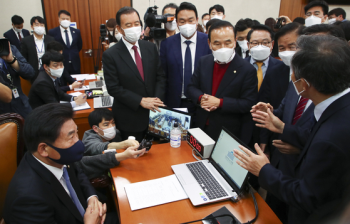 '양곡관리법' 농해수위 통과…민주당 단독 처리