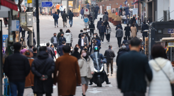 코로나 재유행 조짐, 확진 2만6906명…1주 전보다 4000여명 늘어